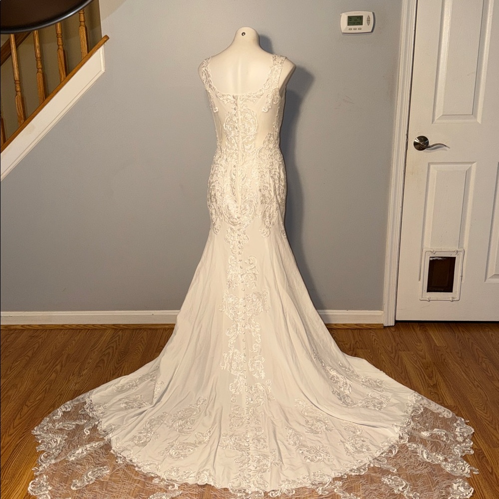 Ivory Lace Bridal Gown - Picture 2 of 16